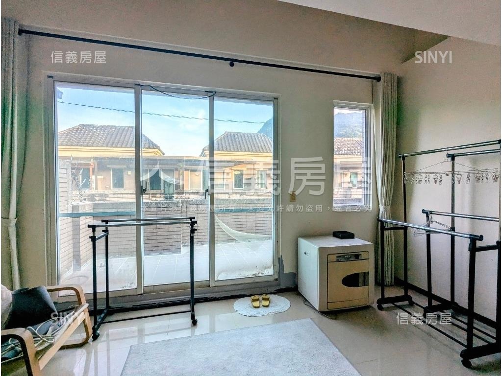 隆聖新天鵝堡電梯大別墅房屋室內格局與周邊環境