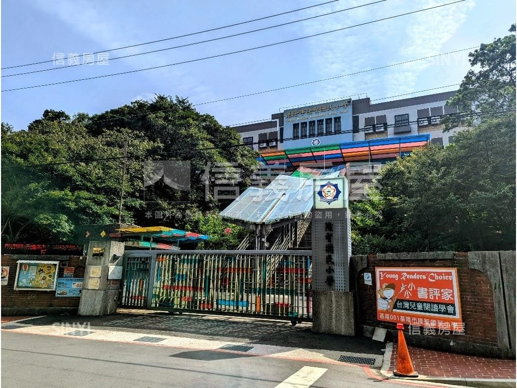 隆聖新天鵝堡電梯大別墅房屋室內格局與周邊環境