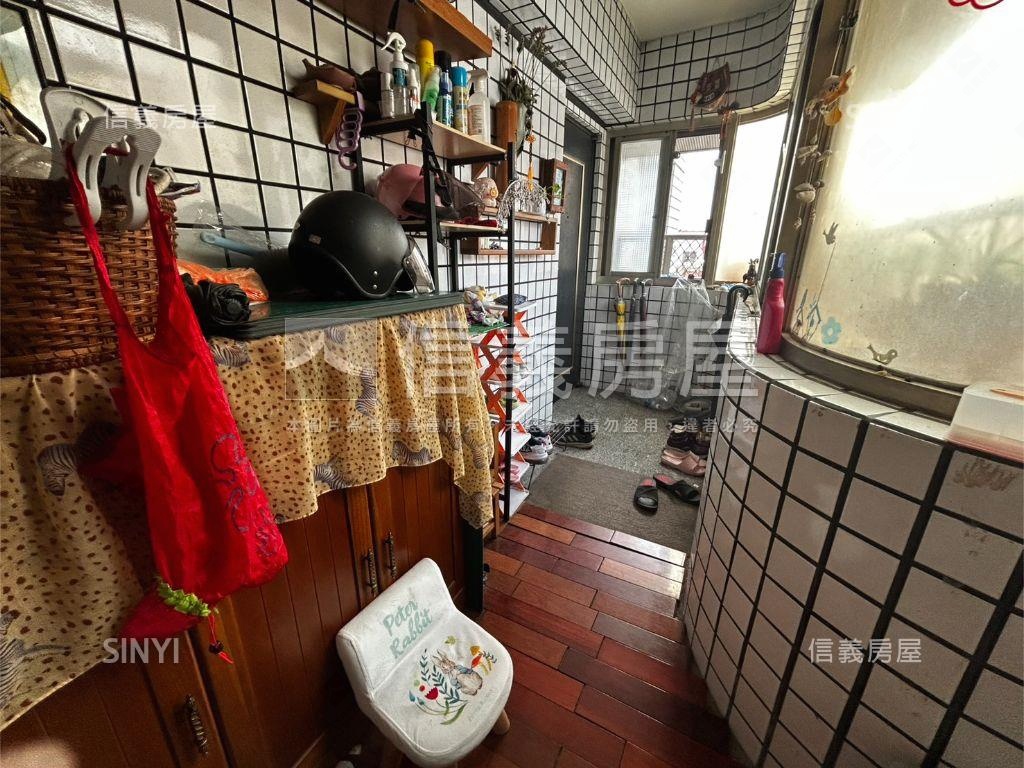 松竹商圈入門玄關三房房屋室內格局與周邊環境