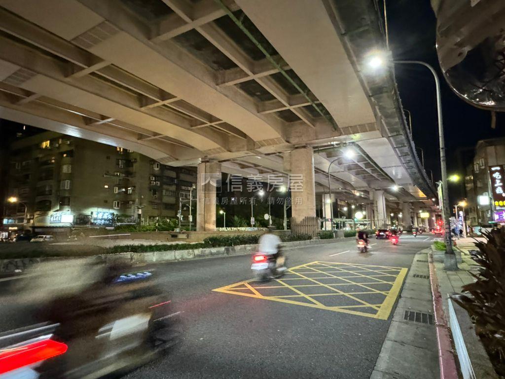東區大巨蛋雙敦店面房屋室內格局與周邊環境