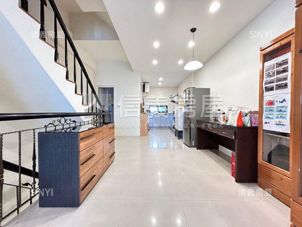 獨家專賣南區朝南臨路別墅房屋室內格局與周邊環境