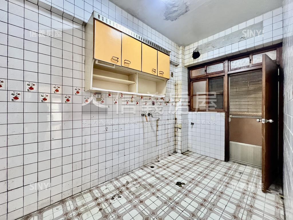 誠售玫瑰香檳採光四房房屋室內格局與周邊環境