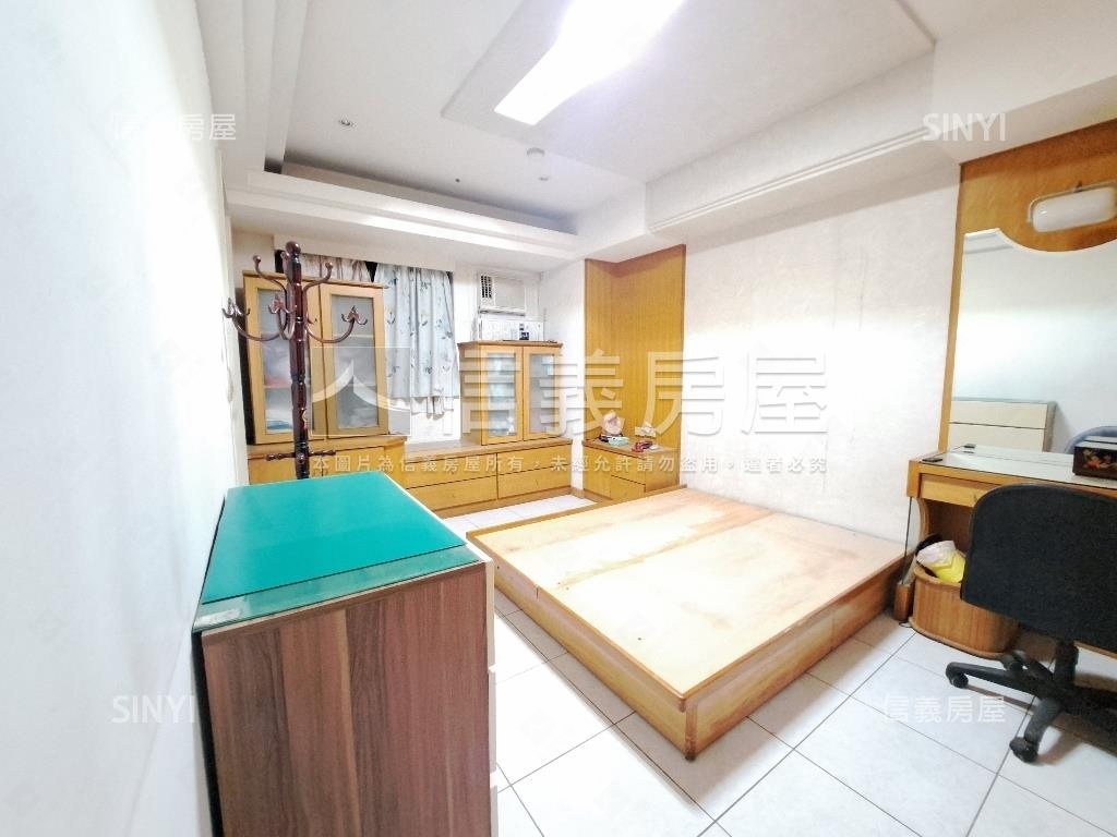 巴黎花都約７５坪四房車位房屋室內格局與周邊環境