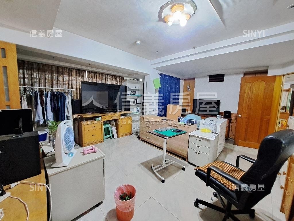 巴黎花都約７５坪四房車位房屋室內格局與周邊環境