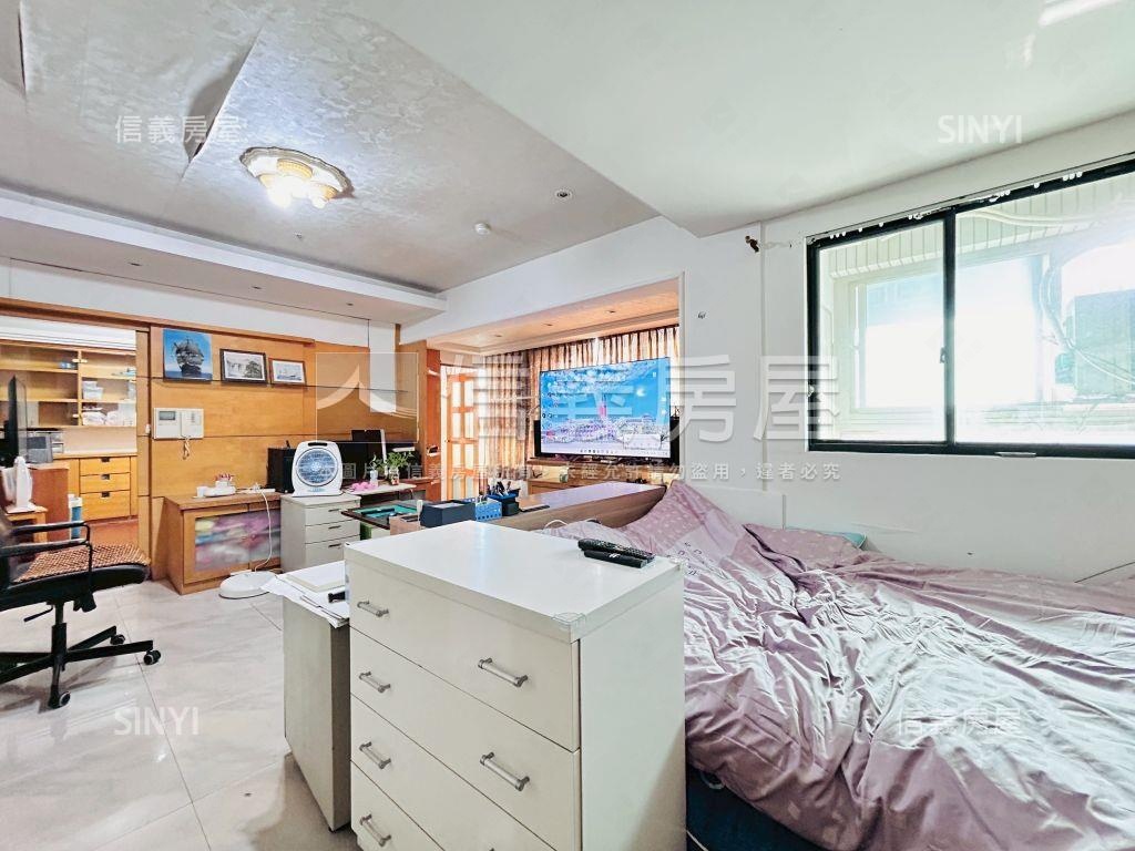 巴黎花都雙門牌四房車位房屋室內格局與周邊環境