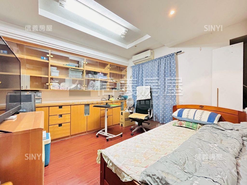 巴黎花都雙門牌四房車位房屋室內格局與周邊環境