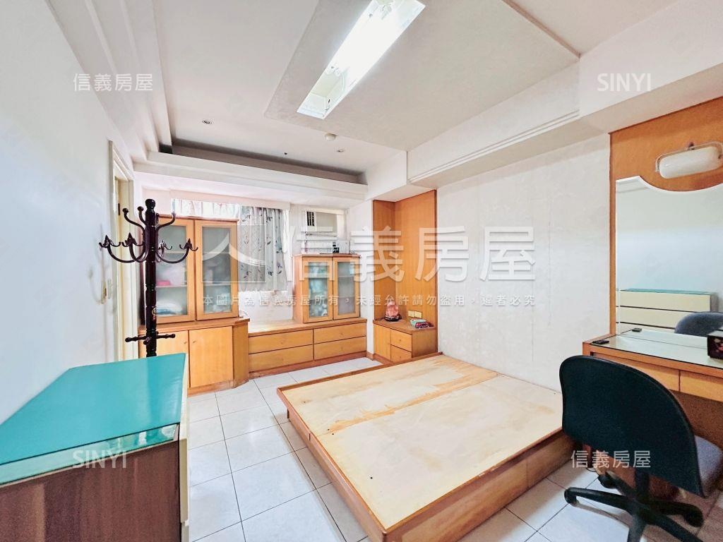 巴黎花都雙門牌四房車位房屋室內格局與周邊環境