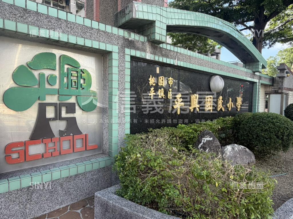平鎮廣泰路邊間大地坪透天房屋室內格局與周邊環境