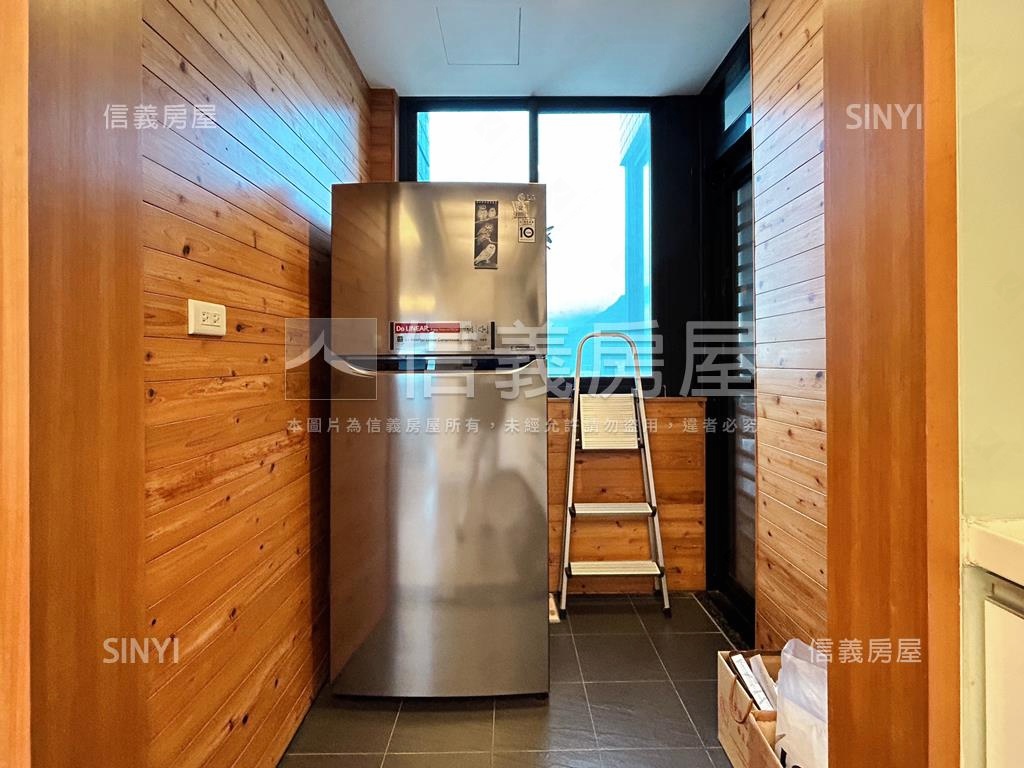 高樓山景電梯邊間戶房屋室內格局與周邊環境