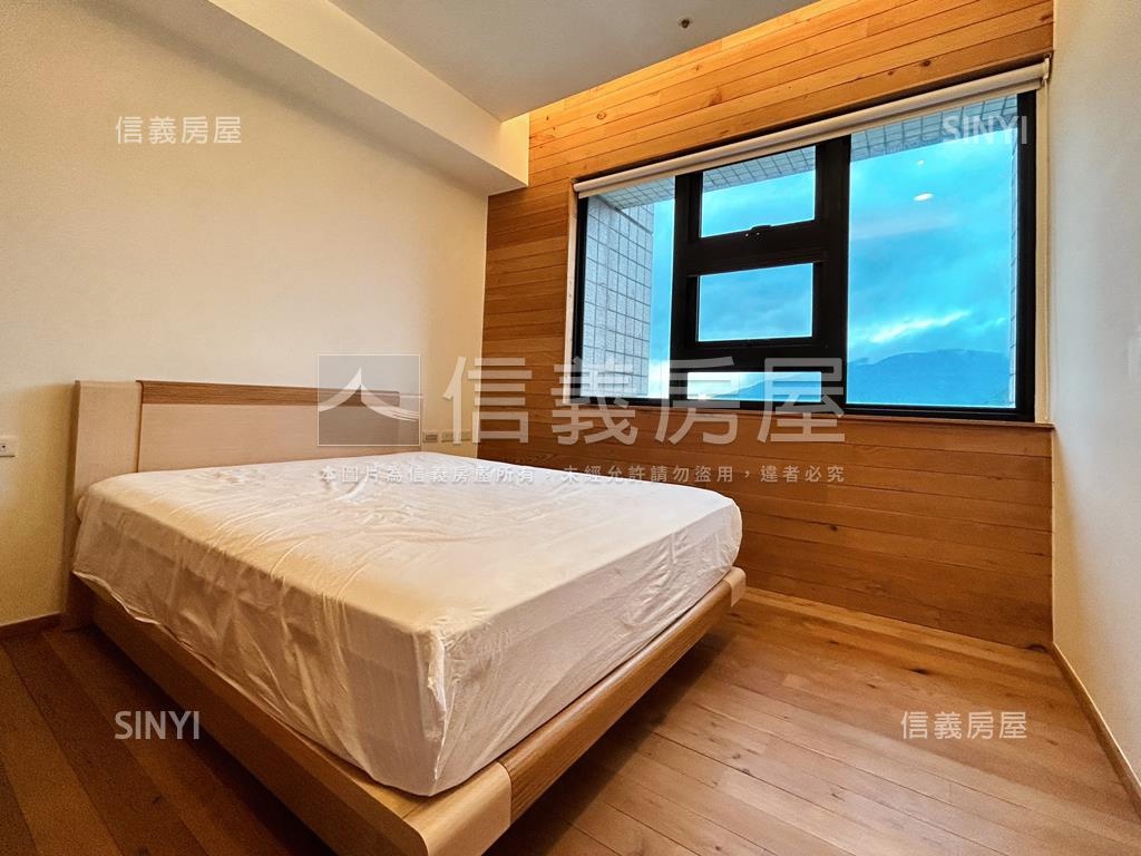高樓山景電梯邊間戶房屋室內格局與周邊環境