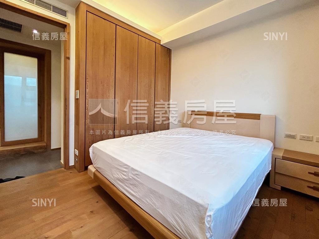 高樓山景電梯邊間戶房屋室內格局與周邊環境
