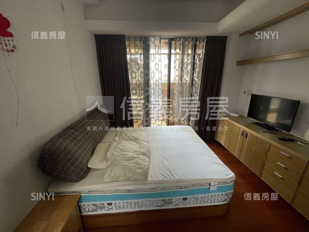 【峰華苑】中山頂樓露臺戶房屋室內格局與周邊環境