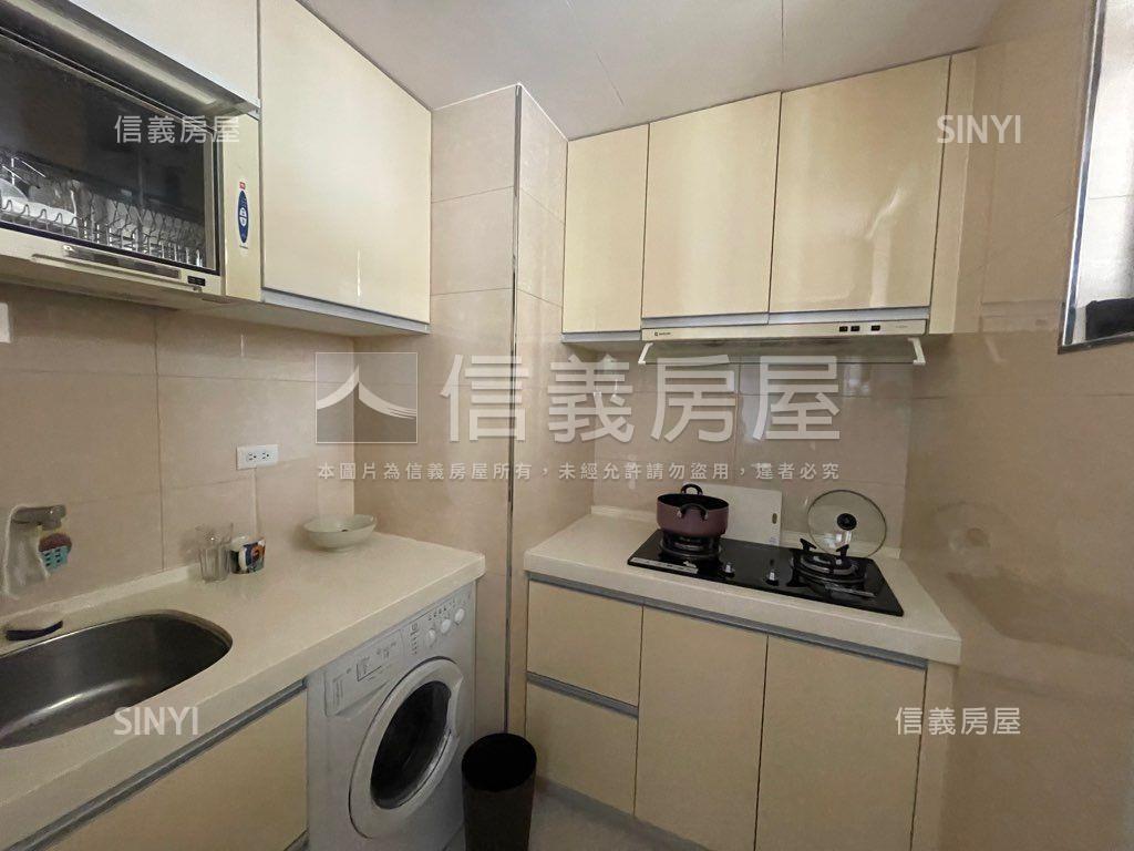 【峰華苑】中山頂樓露臺戶房屋室內格局與周邊環境