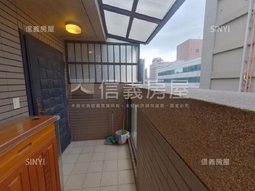 【峰華苑】中山頂樓露臺戶房屋室內格局與周邊環境
