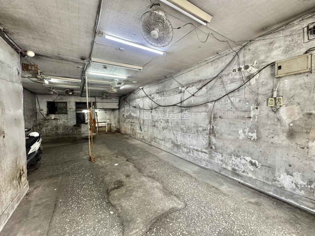 稀有中和環球透天店面房屋室內格局與周邊環境