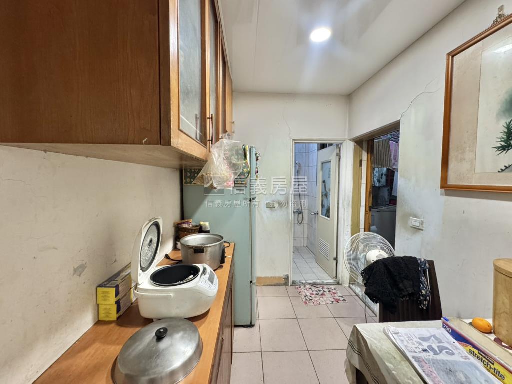 稀有中和環球透天店面房屋室內格局與周邊環境