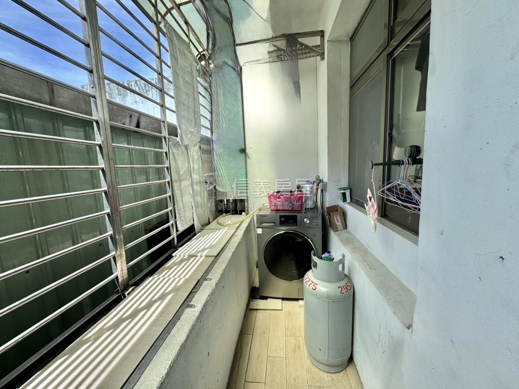 稀有中和環球透天店面房屋室內格局與周邊環境