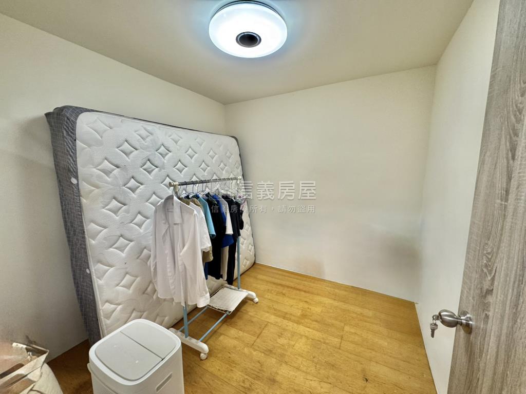 稀有中和環球透天店面房屋室內格局與周邊環境