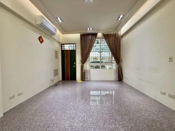 震後採光前院停車別墅