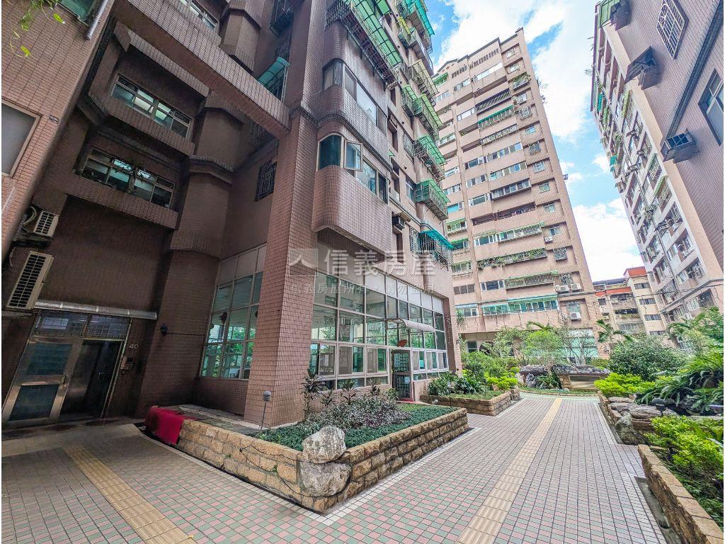 綠大郡尊爵高樓三房房屋室內格局與周邊環境