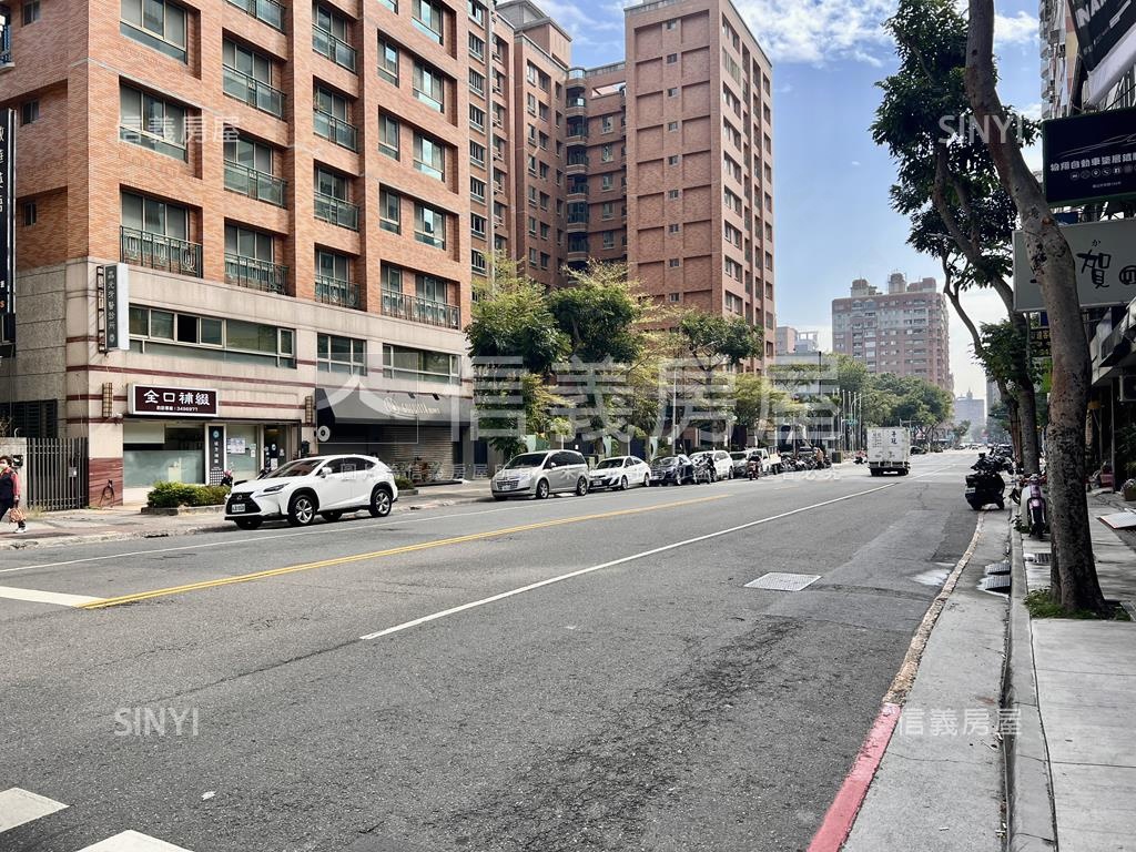 博愛豪景５房雙機械車位房屋室內格局與周邊環境