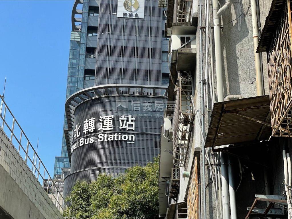 捷運中山稀有一樓房屋室內格局與周邊環境