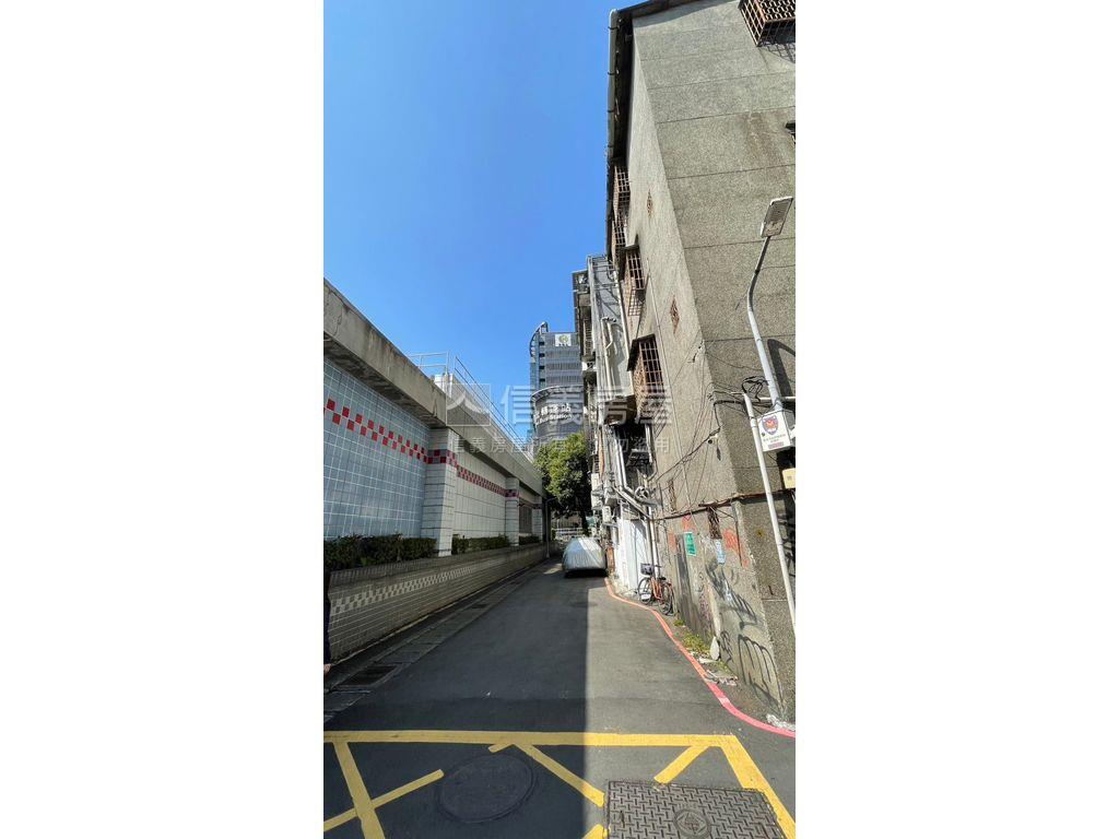 捷運中山稀有一樓房屋室內格局與周邊環境