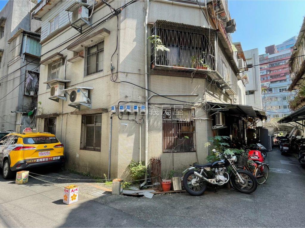 捷運中山稀有一樓房屋室內格局與周邊環境
