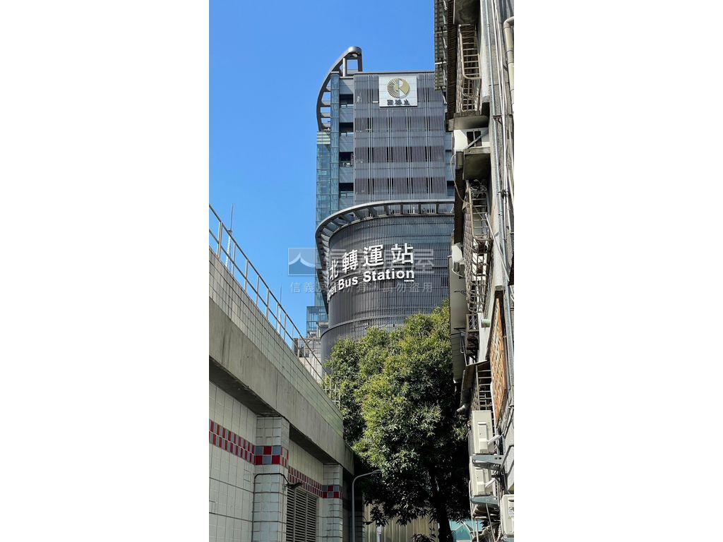 捷運中山稀有一樓房屋室內格局與周邊環境