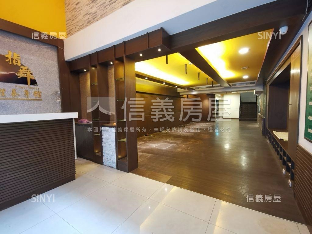 長安典藏挑高店面房屋室內格局與周邊環境