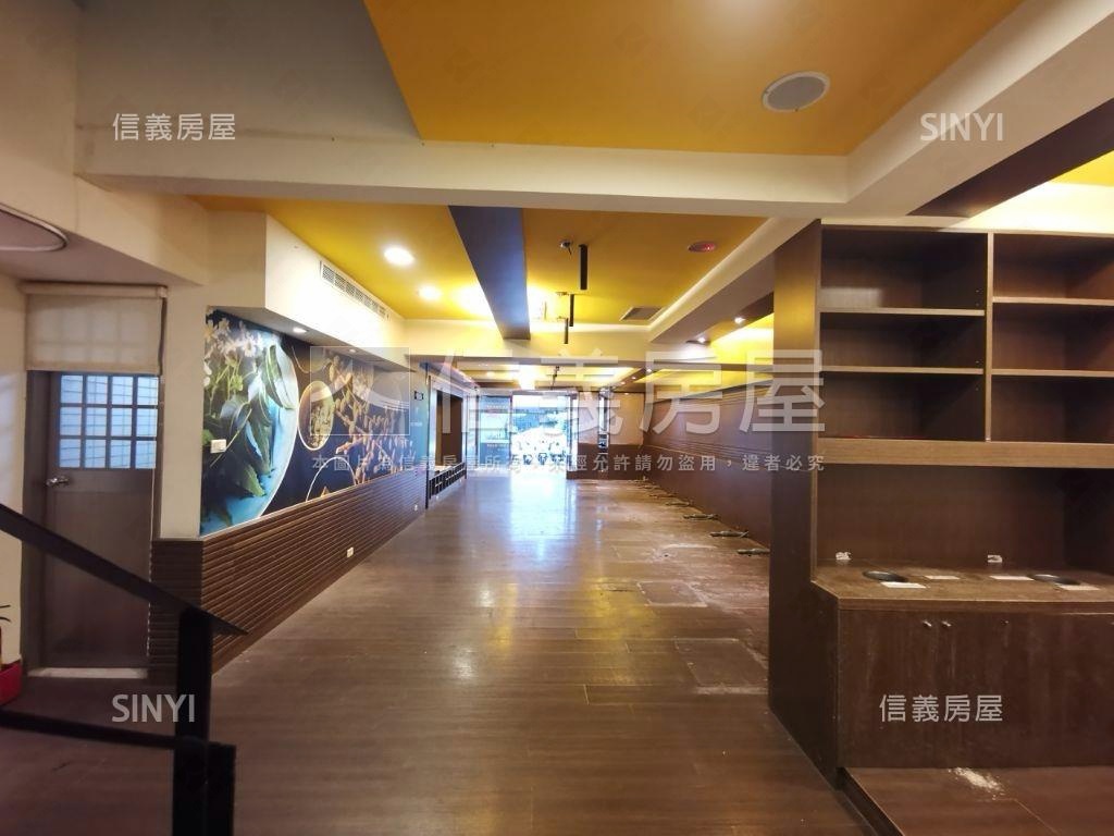 長安典藏挑高店面房屋室內格局與周邊環境
