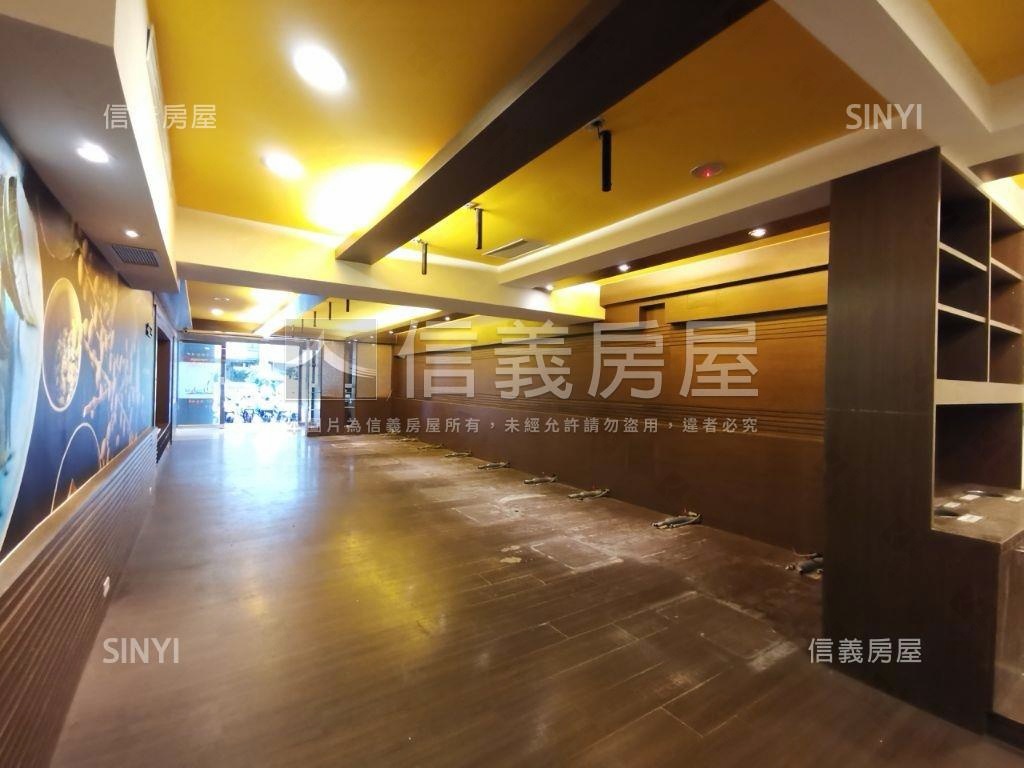 長安典藏挑高店面房屋室內格局與周邊環境