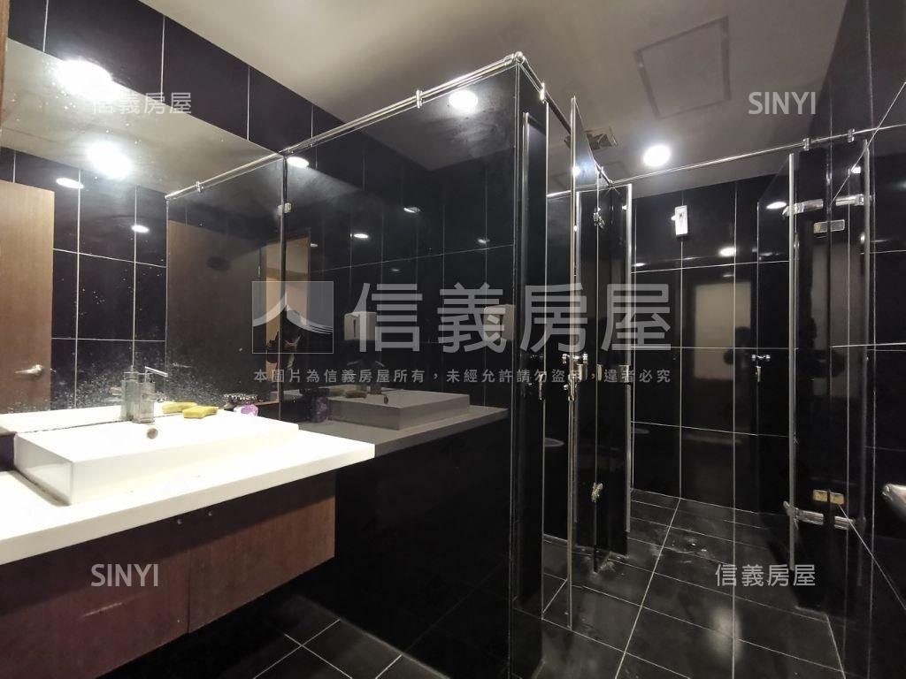 長安典藏挑高店面房屋室內格局與周邊環境