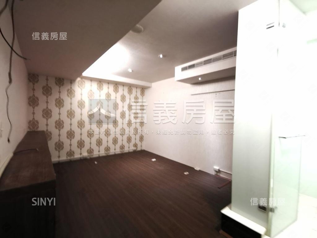 長安典藏挑高店面房屋室內格局與周邊環境