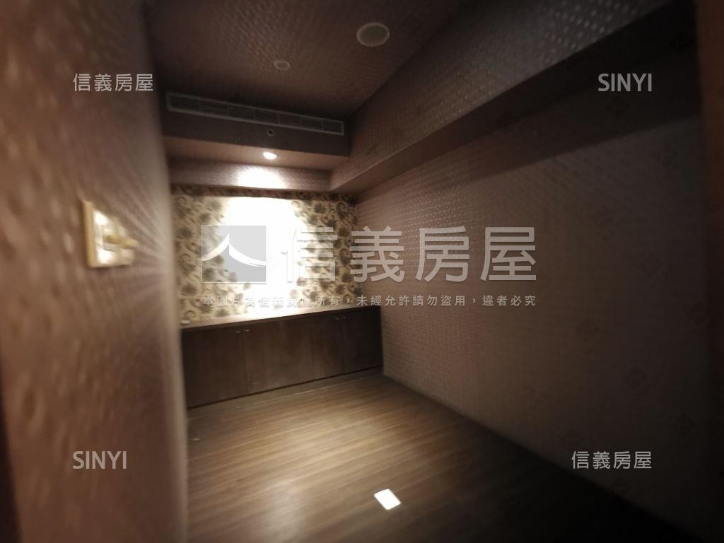 長安典藏挑高店面房屋室內格局與周邊環境