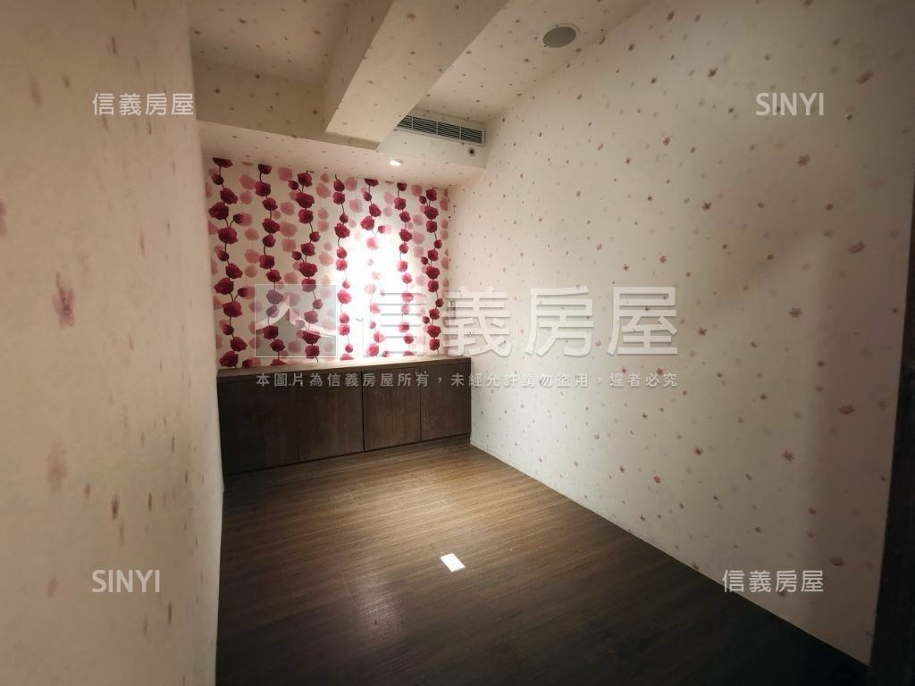 長安典藏挑高店面房屋室內格局與周邊環境