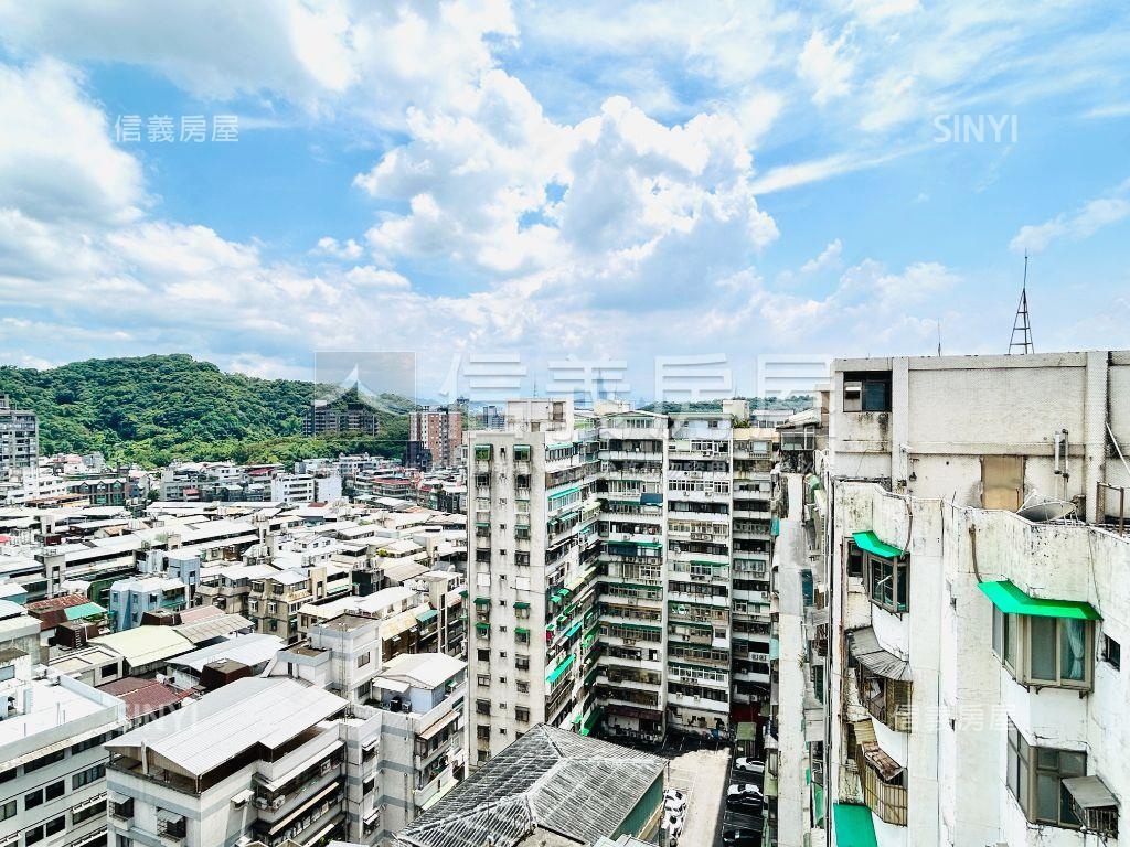 【自由裝潢】雲立方１２Ｆ房屋室內格局與周邊環境