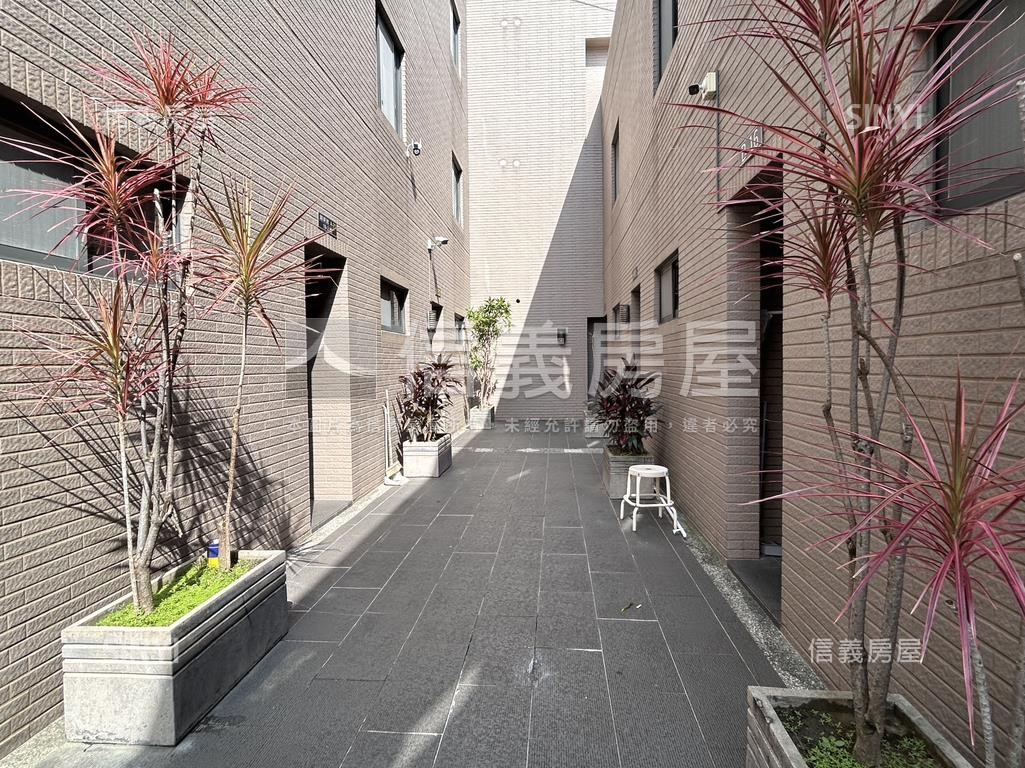 近一中商圈！雙拼透套！房屋室內格局與周邊環境