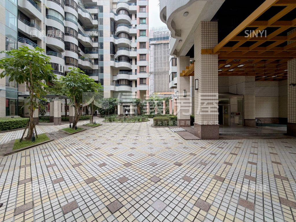 緊鄰捷運站知名學區店面房屋室內格局與周邊環境