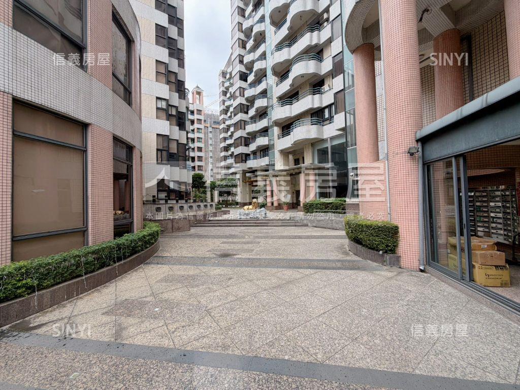 緊鄰捷運站知名學區店面房屋室內格局與周邊環境