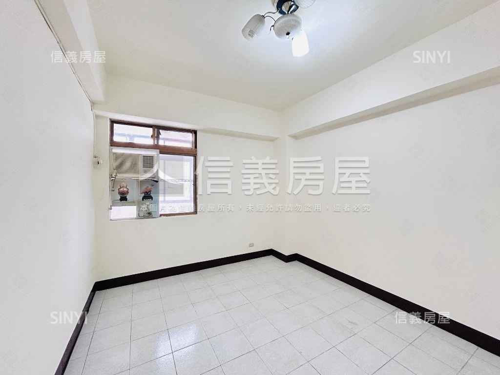 愛八街四房車位房屋室內格局與周邊環境