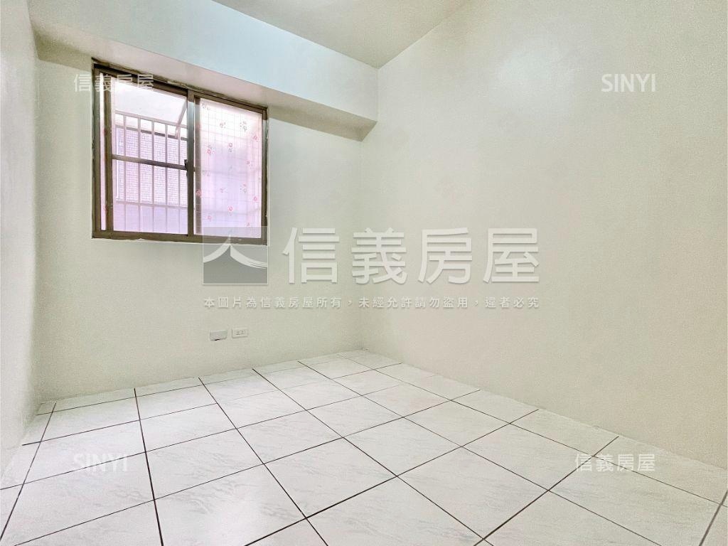 德賢商圈正路邊間店面房屋室內格局與周邊環境
