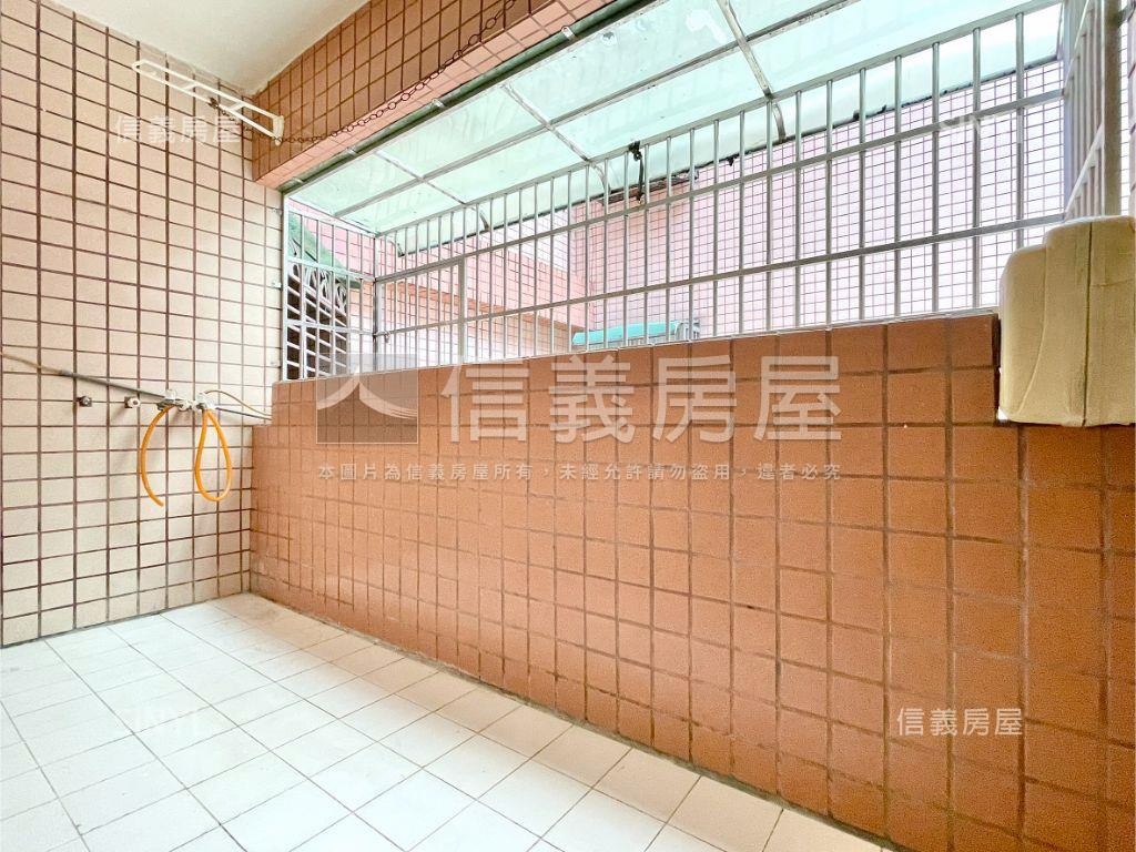 德賢商圈正路邊間店面房屋室內格局與周邊環境