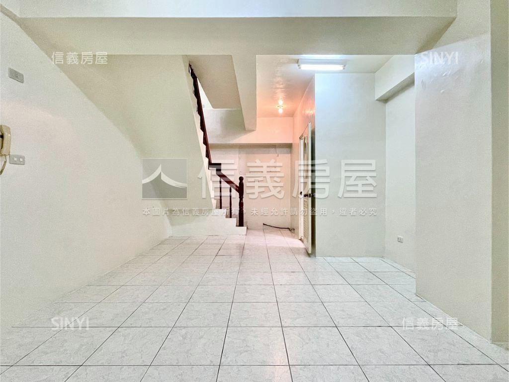 德賢商圈正路邊間店面房屋室內格局與周邊環境