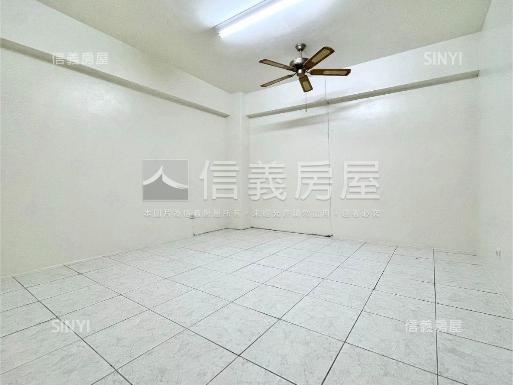 德賢商圈正路邊間店面房屋室內格局與周邊環境