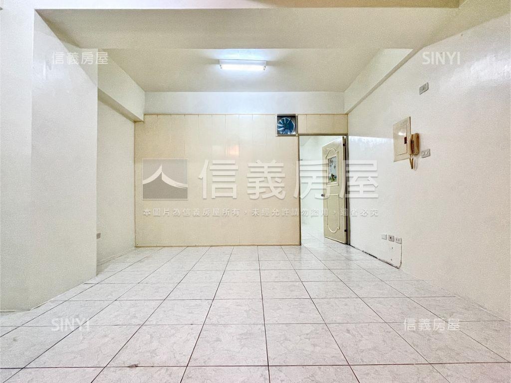 德賢商圈正路邊間店面房屋室內格局與周邊環境