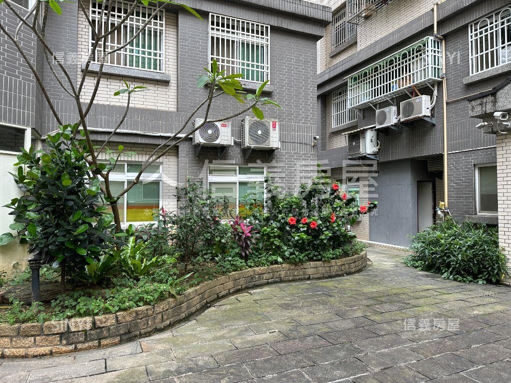 僑愛國小旁大面寬店面房屋室內格局與周邊環境