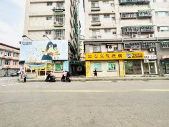 僑愛國小旁大面寬店面