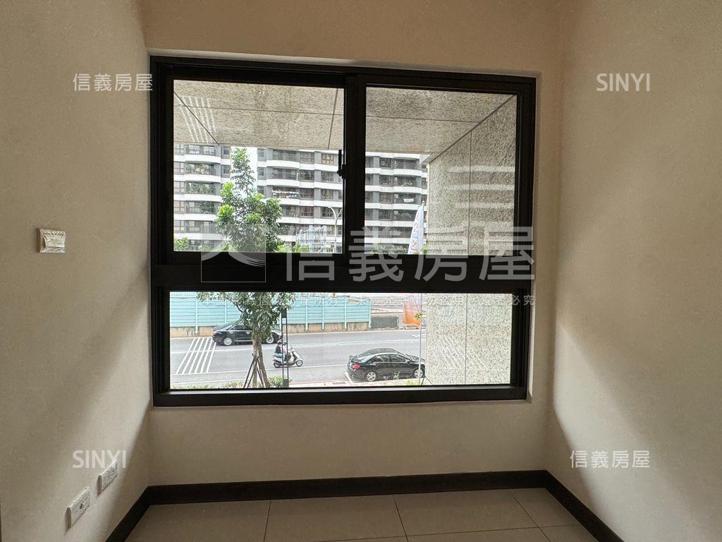 天空之邑文武百業店面房屋室內格局與周邊環境