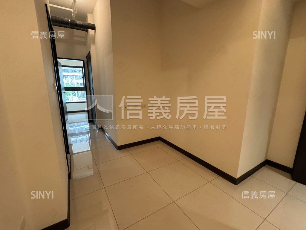 天空之邑文武百業店面房屋室內格局與周邊環境